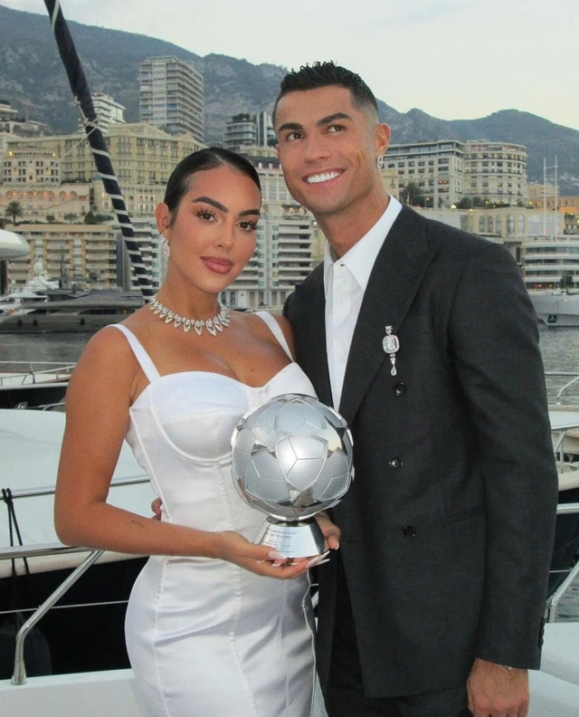 ban gai ronaldo 1