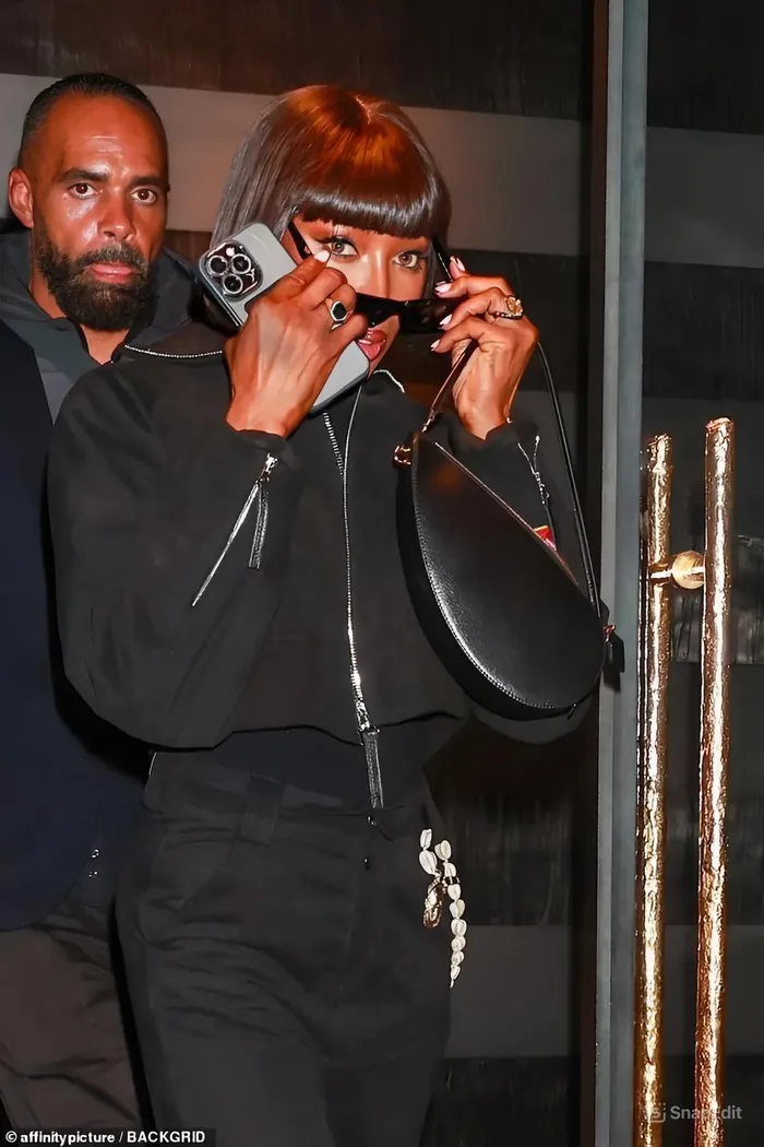 naomi campbell an chan tu thien 1