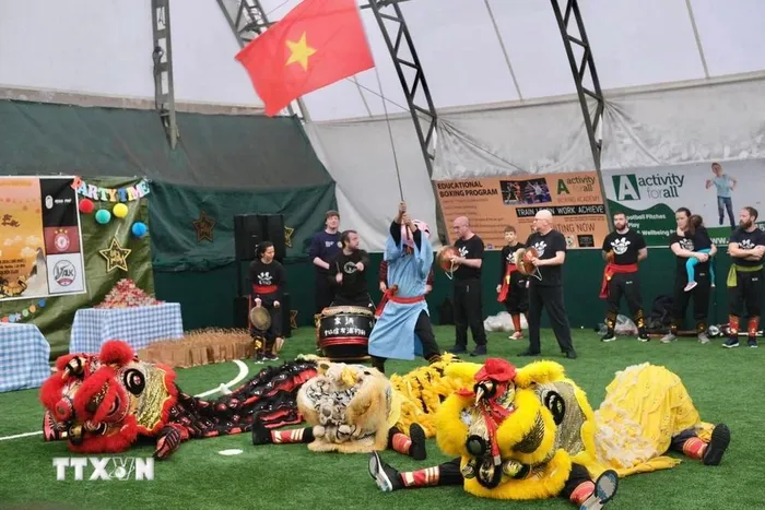 nguoi viet o anh quyen gop bao yagi 1