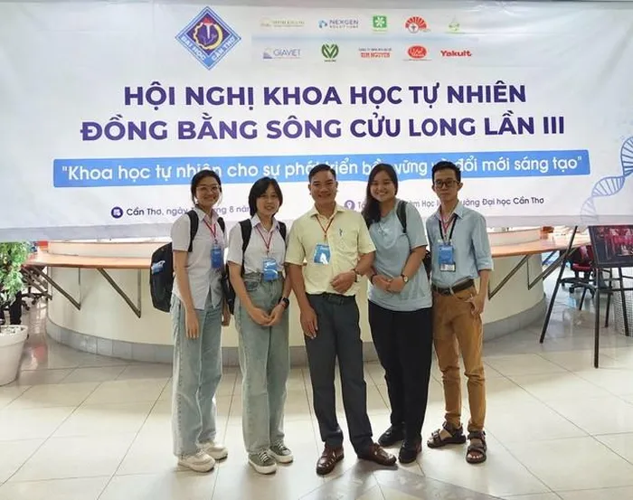 nu sinh anh hoc gioi 1