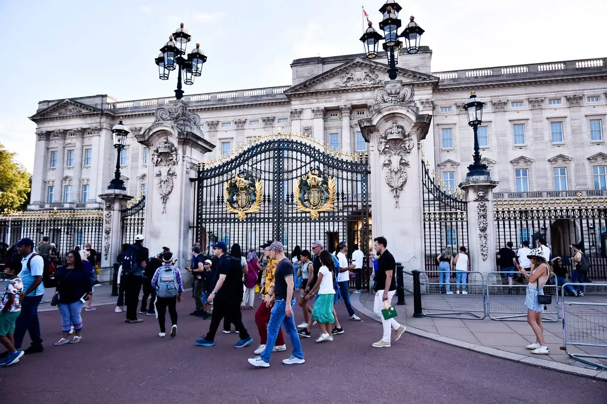 dinh thu doi dien buckingham palace 1