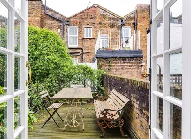 nha hep london 1