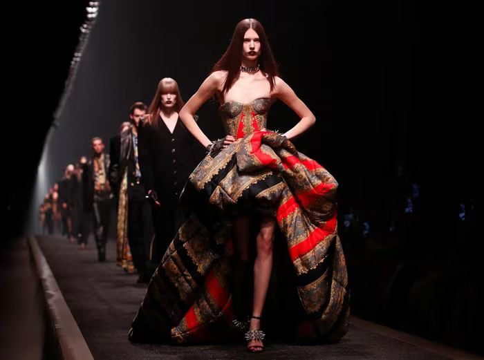 prada mua versace