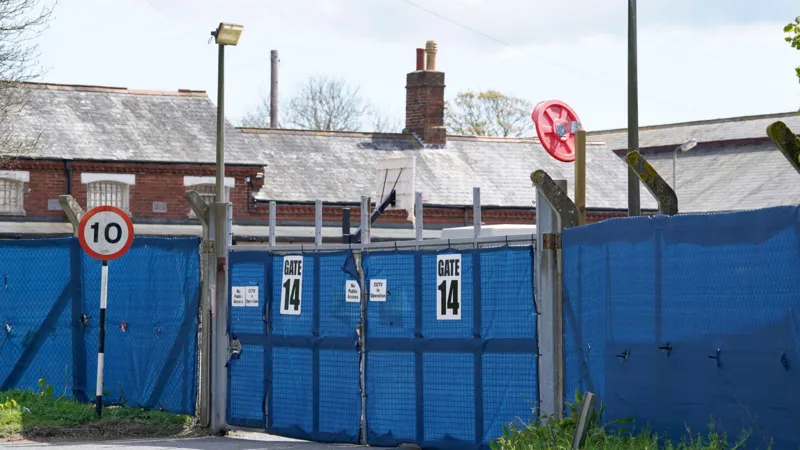 trai ti nan Napier Barracks 1