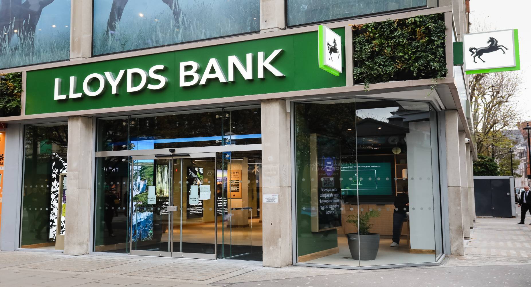 ngan hang lloyds bank