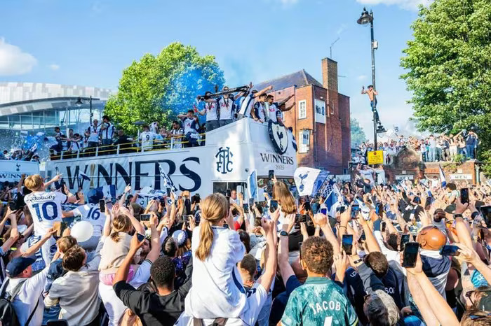 tottenham vo dich 1