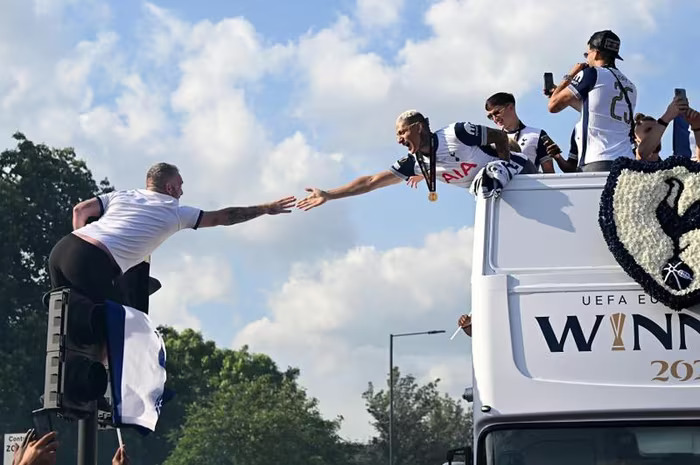 tottenham vo dich 1
