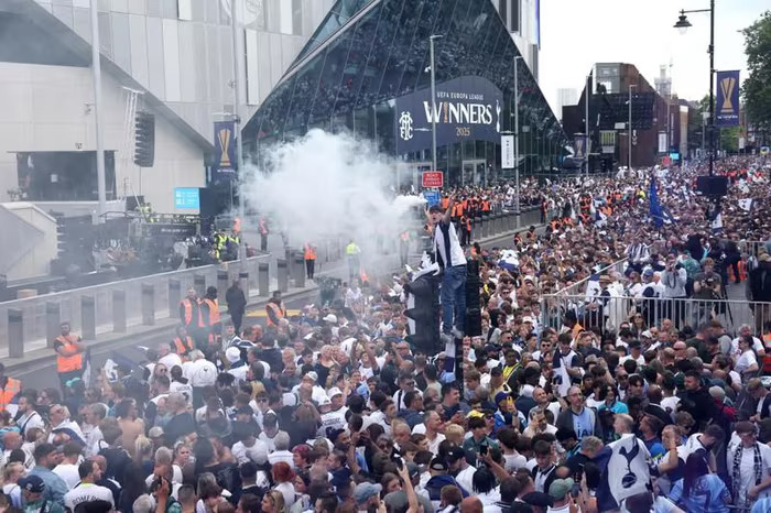 tottenham vo dich 1