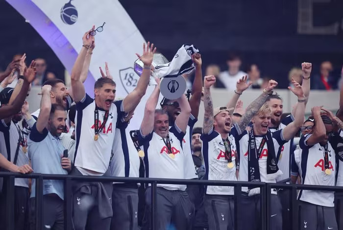 tottenham vo dich 1