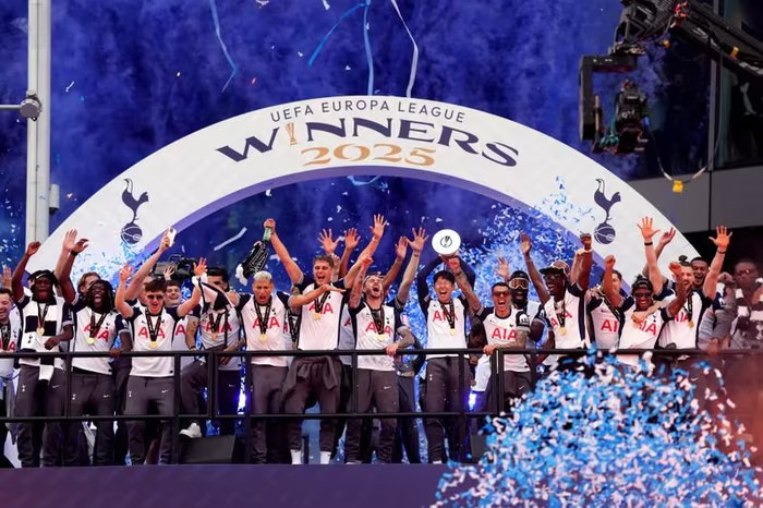 tottenham vo dich 1