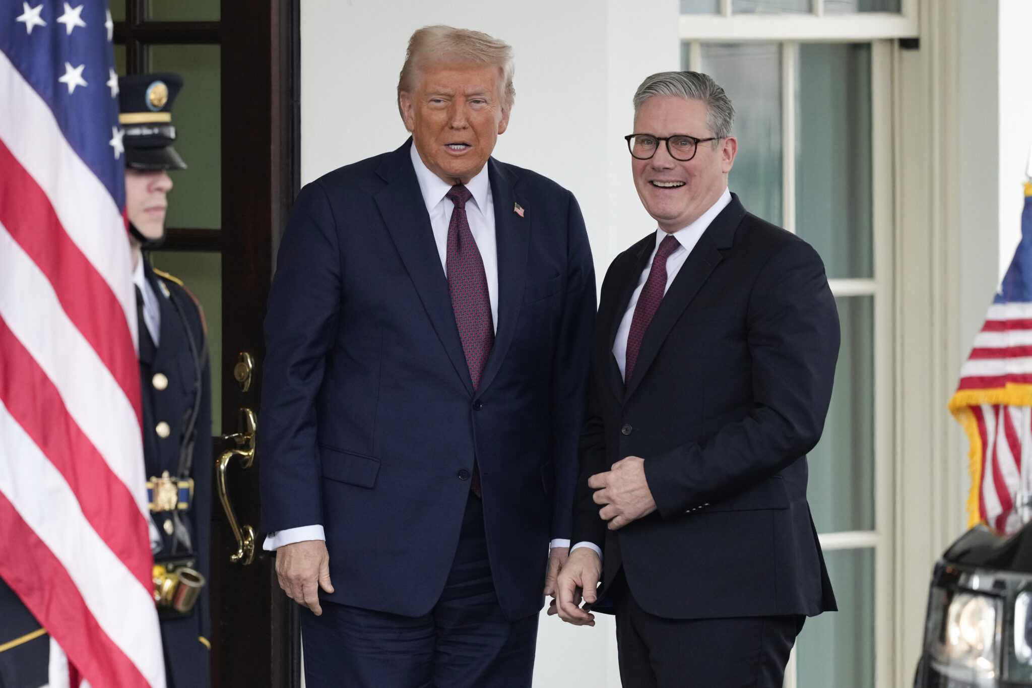 trump starmer thoa thuan