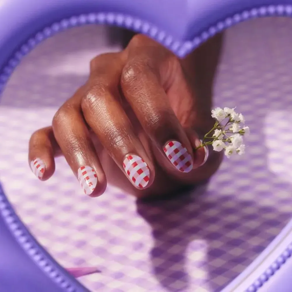 nail caro 1