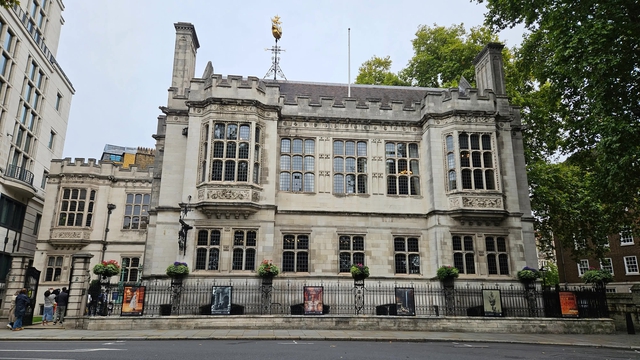 biet thu co two temple place 1