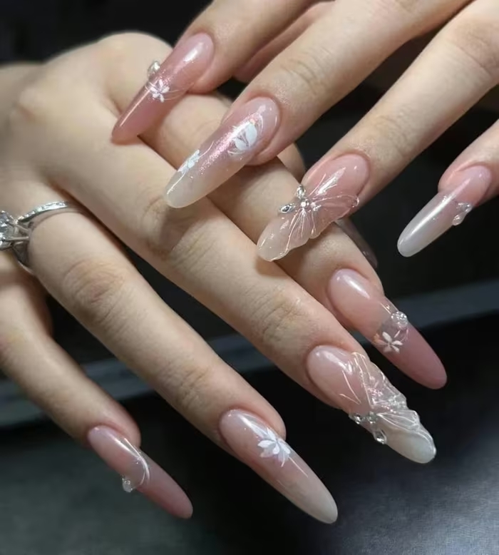 ve que lam nail 1