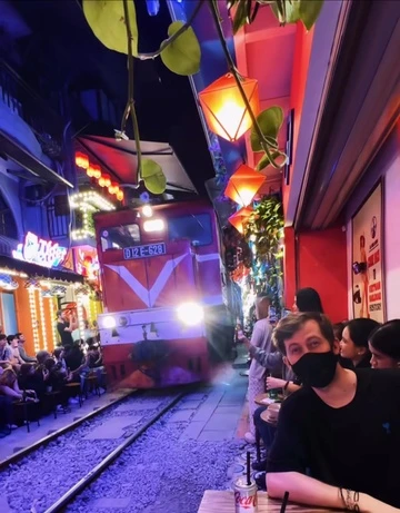 alan walker pho duong tau 1