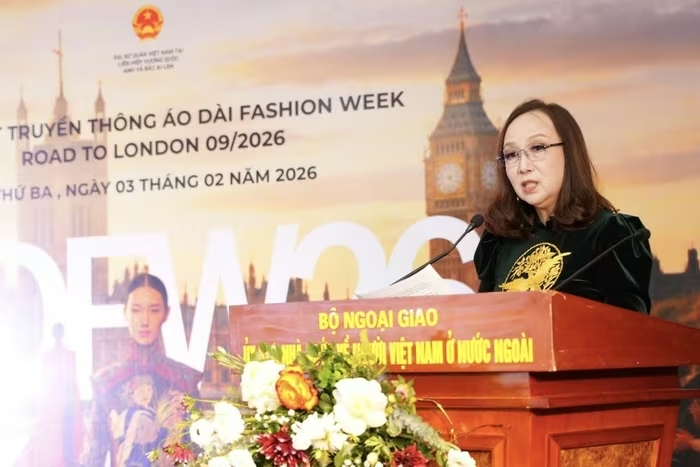 ao dai viet nam london fashion week 1