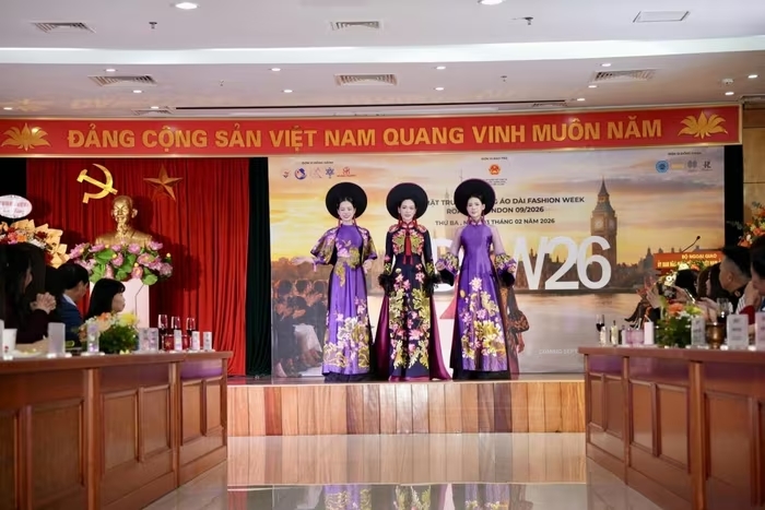 ao dai viet nam london fashion week 1
