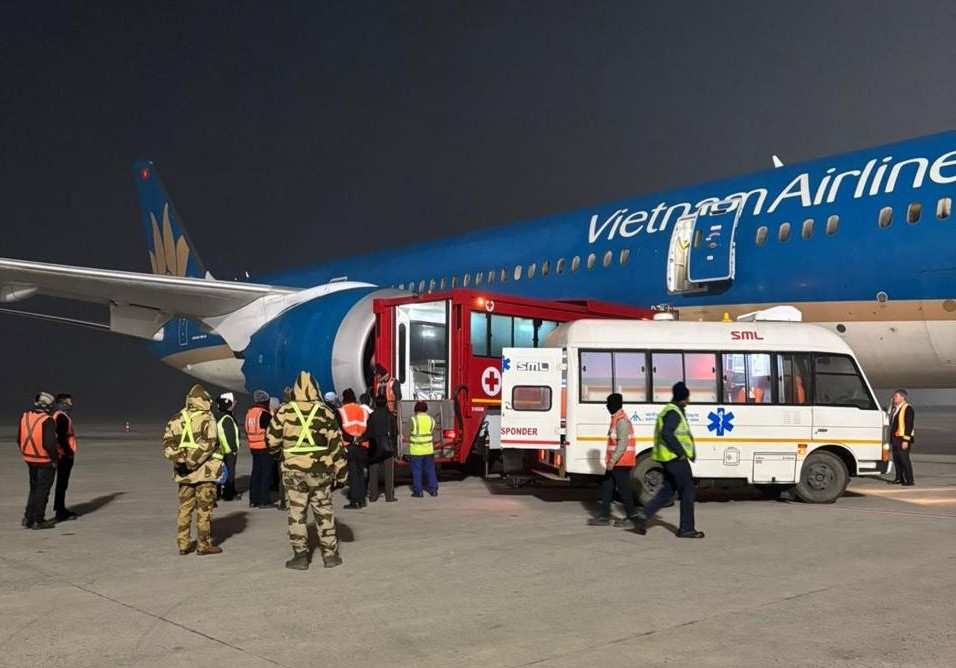 may bay vietnam airlines an do