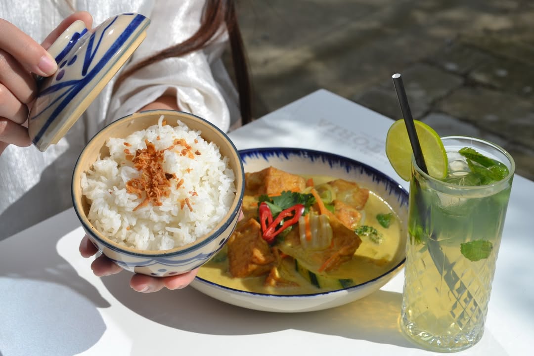 nha hang quang tri 1