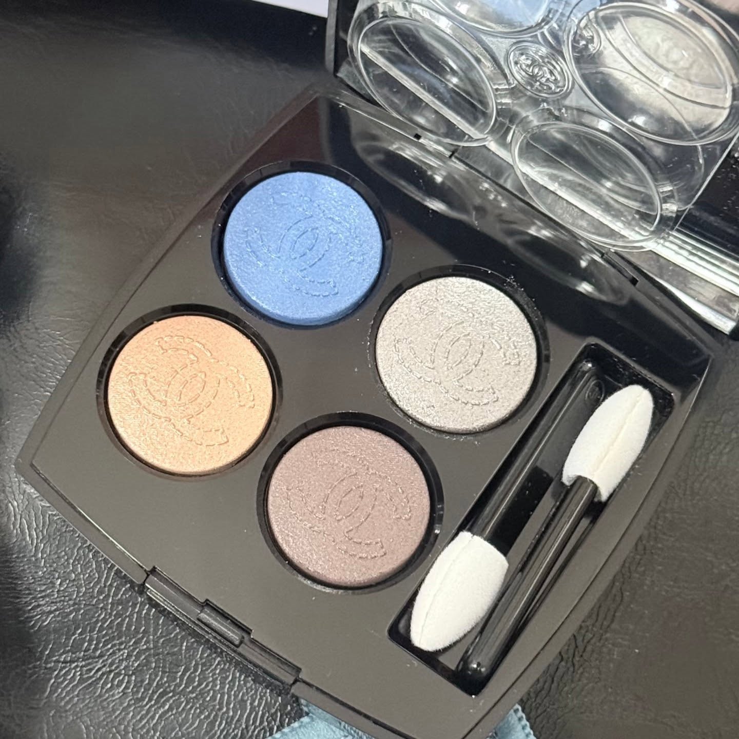 phan mat xanh chanel 3
