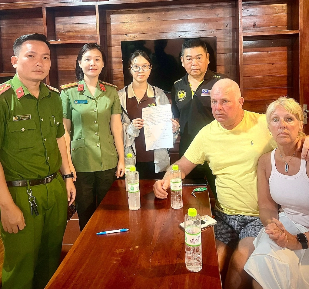 vo chong anh cuop tien
