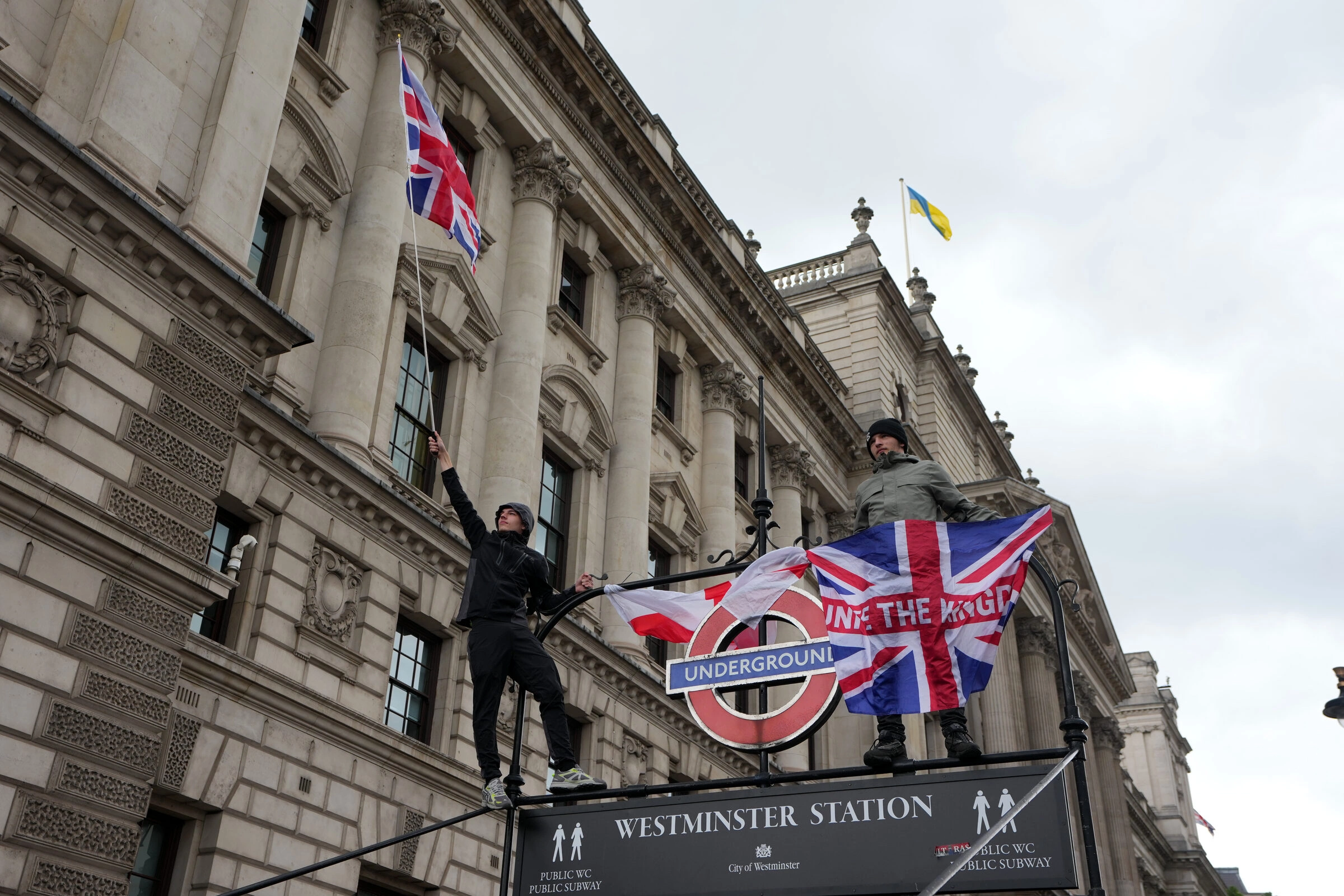 bieu tinh cuc huu o london 1