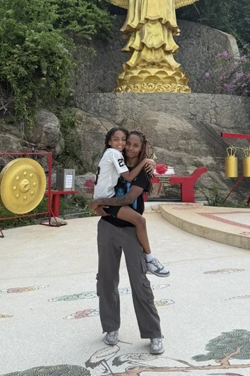 khach tay o vn 1