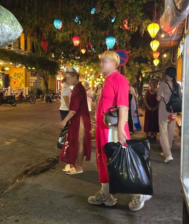 mac ao dai phan cam 1
