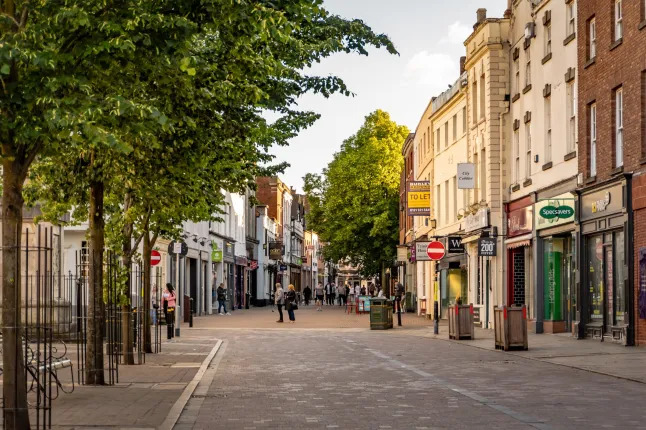 Lichfield - thị trấn xinh đẹp gần London, giá nhà chỉ £302.742