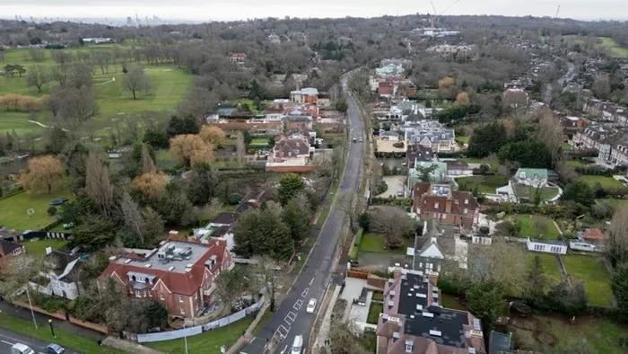 Hàng loạt biệt thự bỏ hoang giữa 'phố tỷ phú' giàu có ở London
