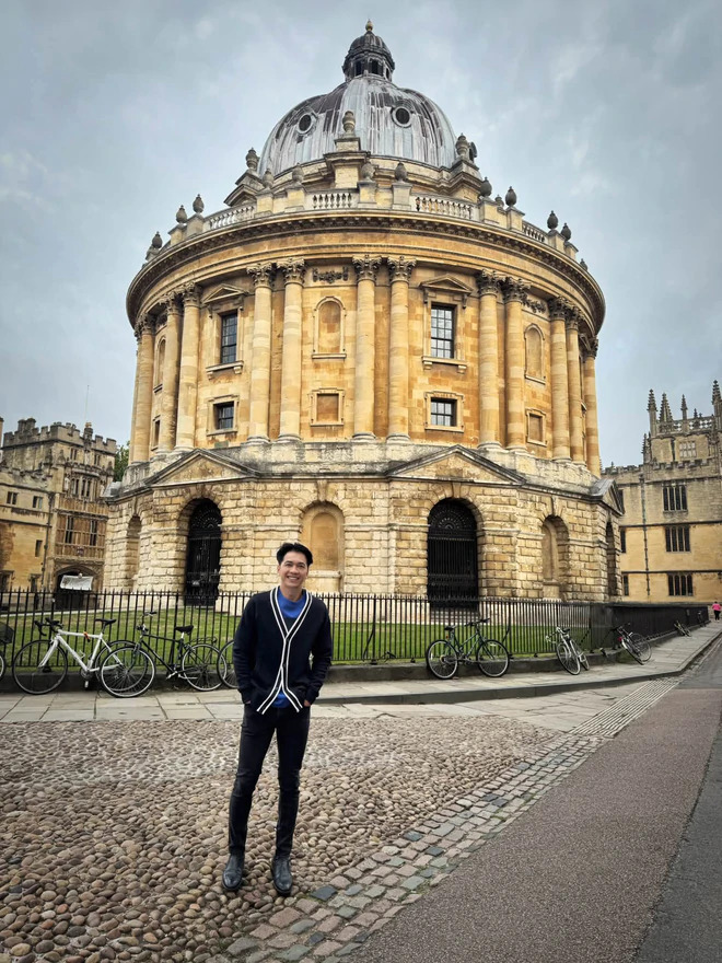 Chủ tịch ACB Trần Hùng Huy "khoe" đi học tại Oxford