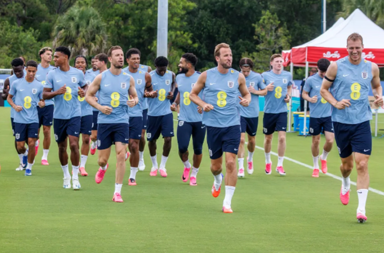 Tuyển Anh bị trộm sạch giày và thiết bị trước ngày ra quân World Cup