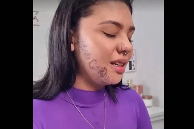 co gai bi ban trai cu bat coc va xam hinh len mat de tra thu chuyen chia tay