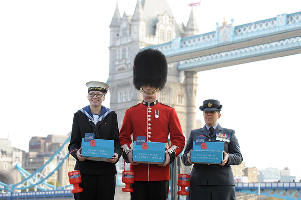 LondonPoppyDayPhotocallMayorBorisJohnson4bNwWOI1UaYl