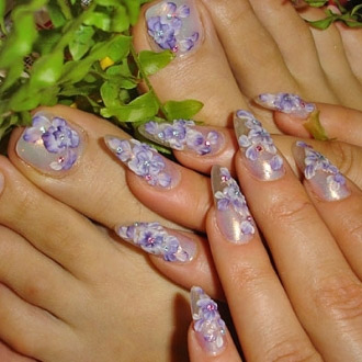 1289973292-nail-chan11