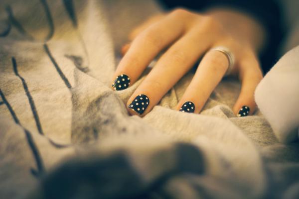 4-10 dotnail1