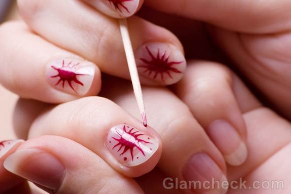 a468b DIYnailartusingnailpaintneedle2