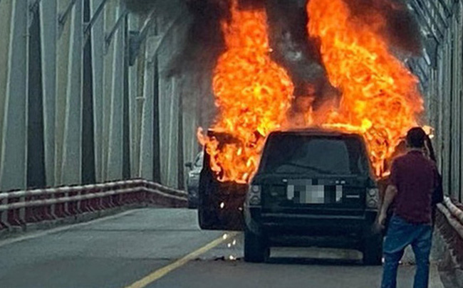 xe range rover boc chay